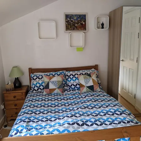 Central And Peaceful Room With Your Own Bathroom